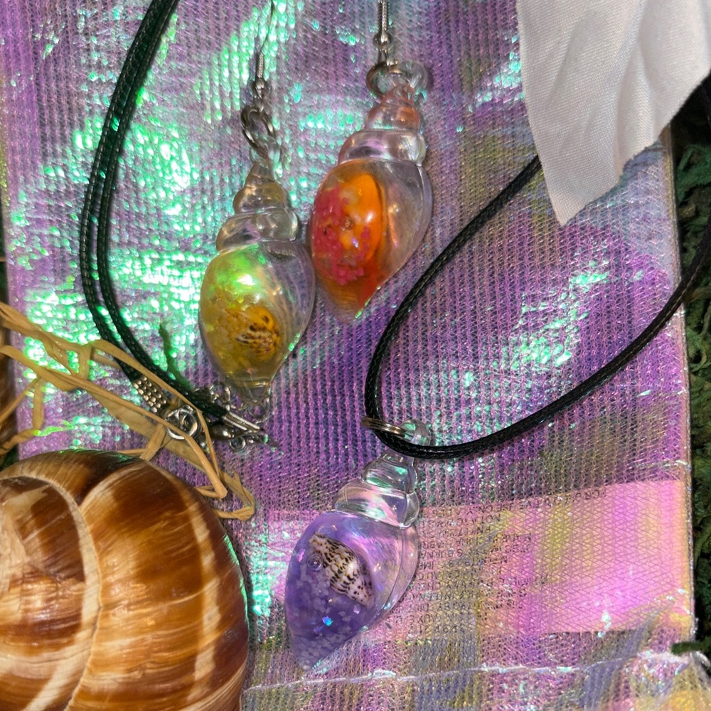 Colorful Shell Pendant Necklace Set